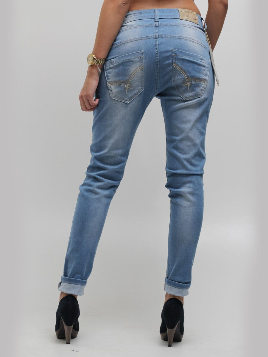 Zwolle Mom Fit Jeans – Premium Distressed Denim