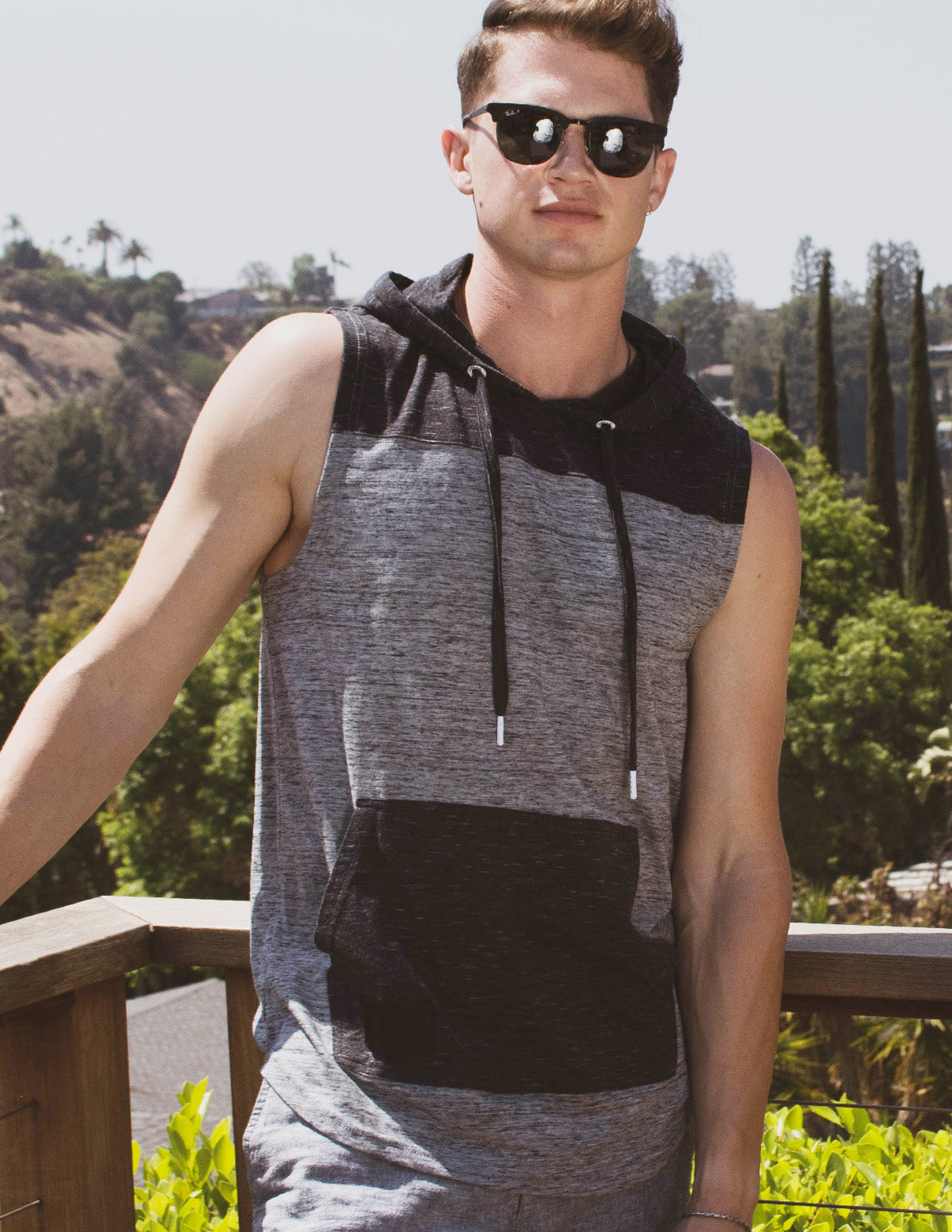 ZIMEGO Men's Color Block Sleeveless Pullover Kangaroo Pocket Workout Hooded Tank