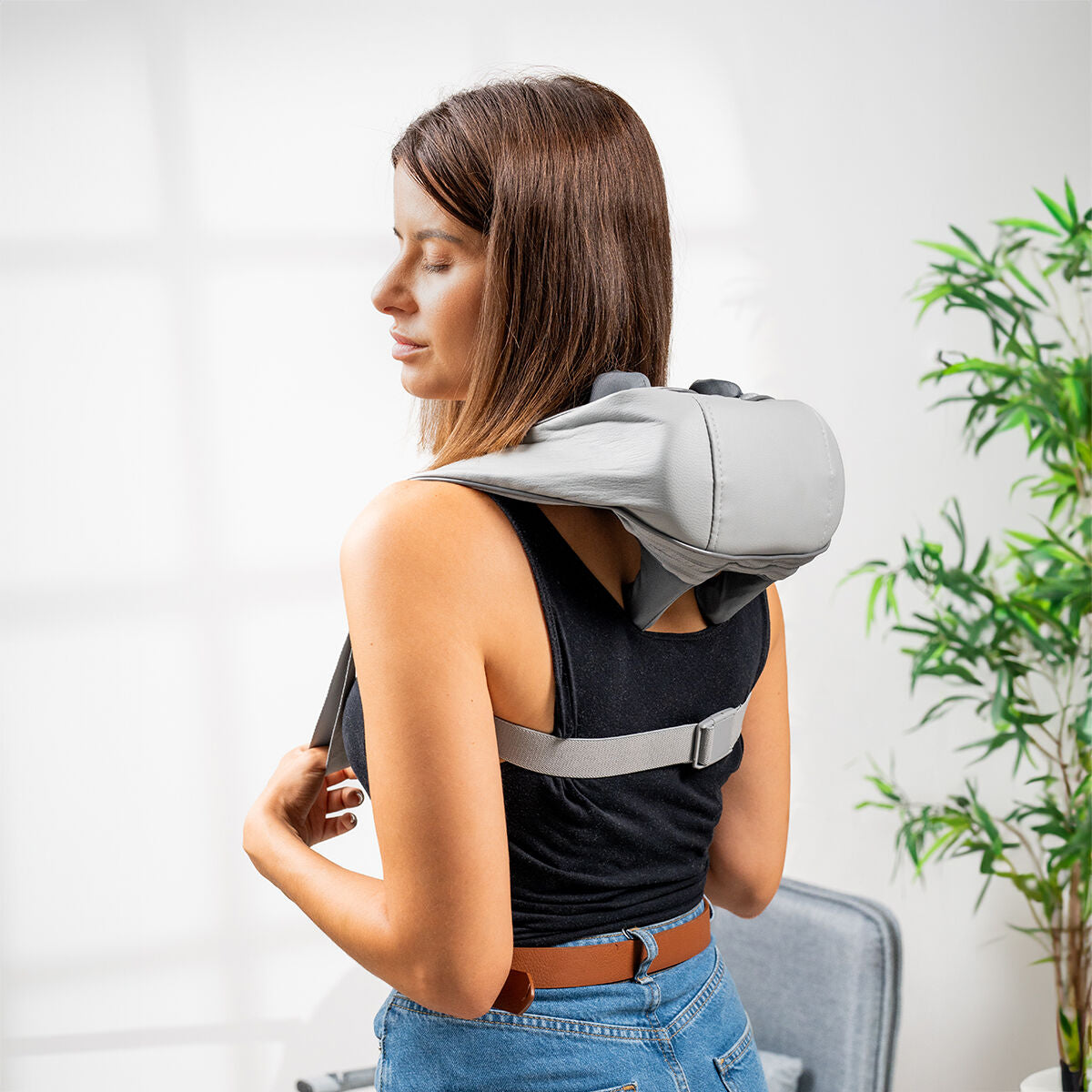 InnovaGoods Rechargeable 6D Neck & Back Massager – Hands-Free Kneading with Heat